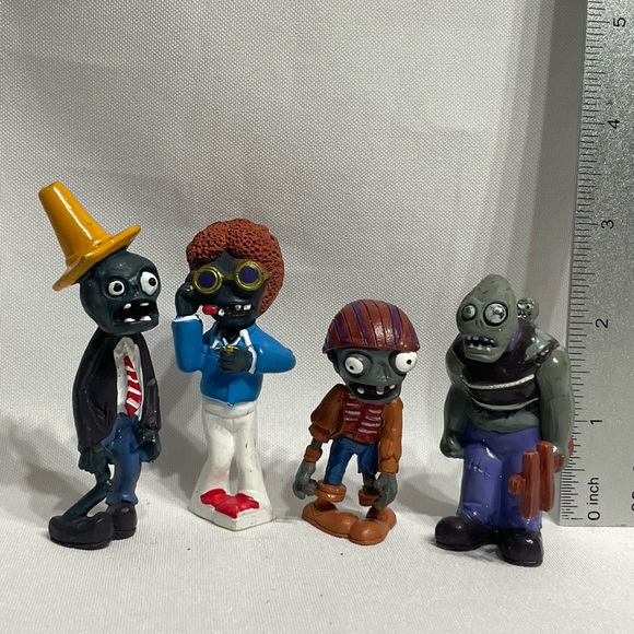Lot Of 4 Plants VS Zombies figures toys Great Condition - Picture 3 of 4